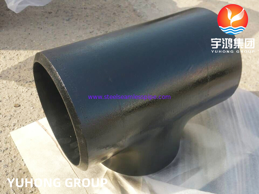 ASTM A234 WP11 Eşit Tee, Karbon Çelik Butt-Weld Fitting, Kara boya pas geçirmez yüzey