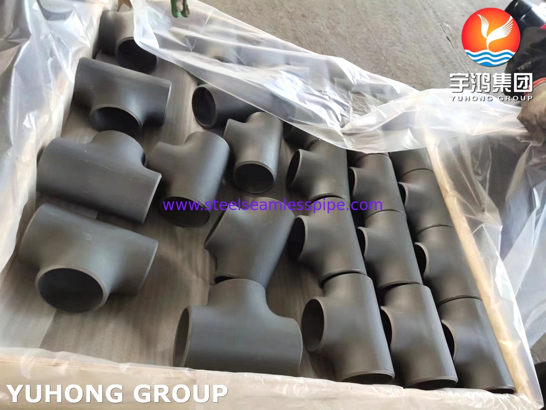 ASTM A234 WP11 Eşit Tee, Karbon Çelik Butt-Weld Fitting, Kara boya pas geçirmez yüzey